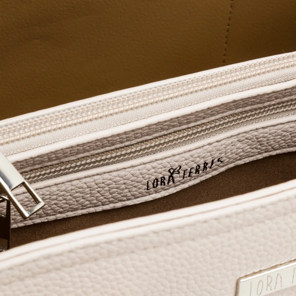 Borsa a mano bianco off-white da Donna con logo in metallo Lora Ferres