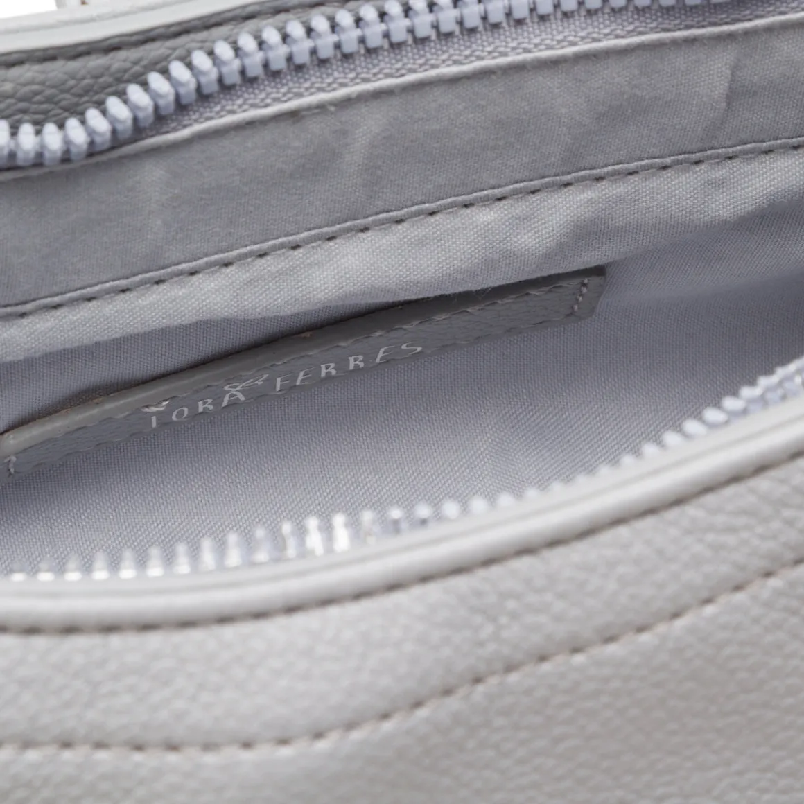 Borsa a Spalla Azzurra da Donna con Borchie e Fibbia frontale Lora Ferres