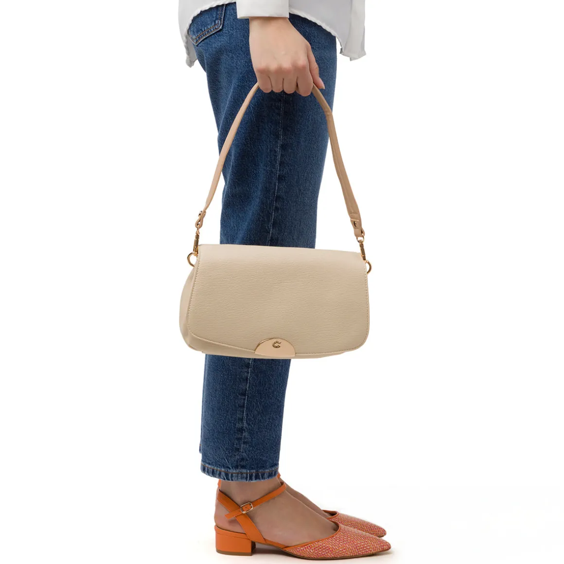 Borsa a spalla beige Carrera Jeans con logo in metallo