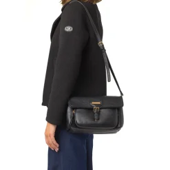 Borsa a Spalla da Donna Nera con Patta Lora Ferres