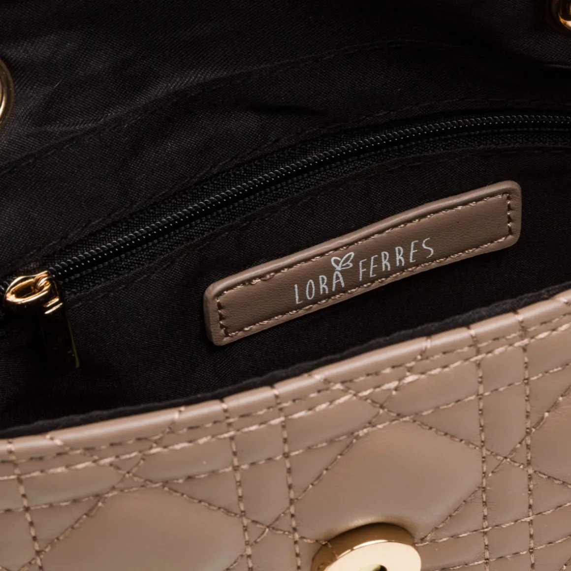 Borsa a tracolla taupe effetto trapuntato Lora Ferres