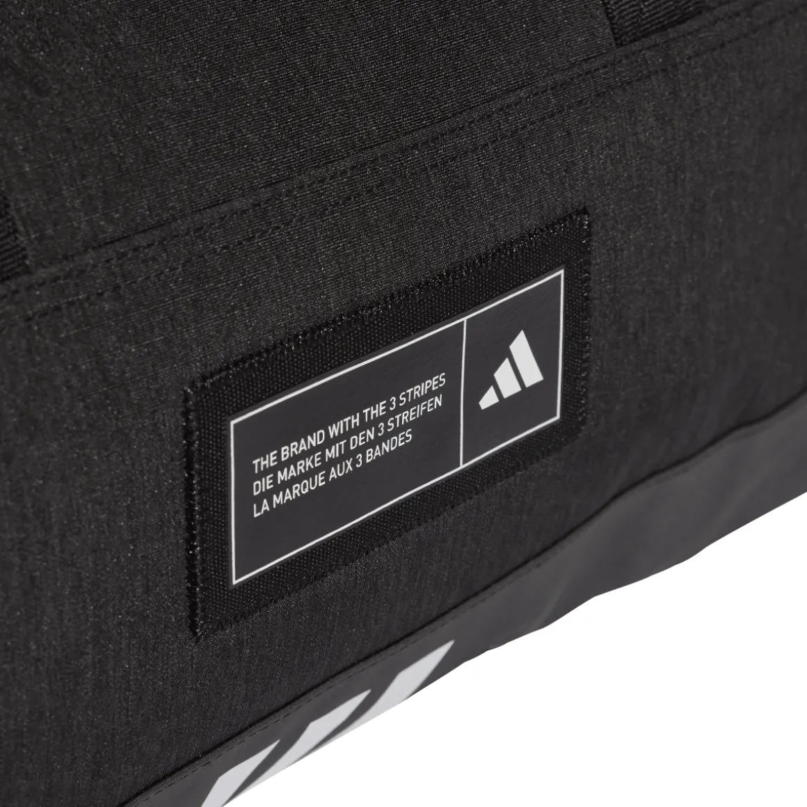 Borsa sportiva nera con etichetta logo frontale adidas