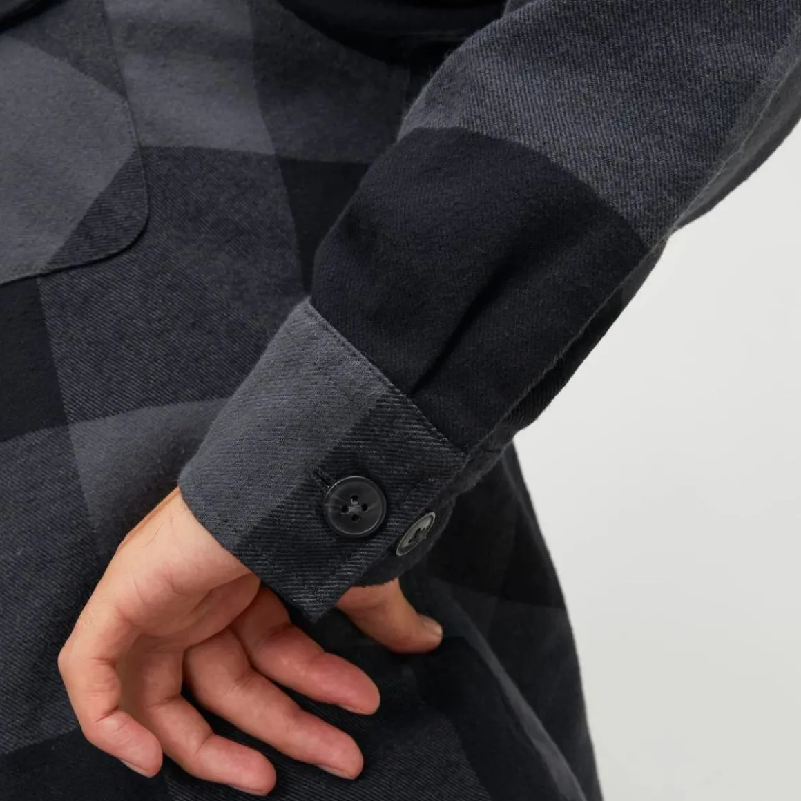 Camicia da uomo nera e grigia con bottoni Jack & Jones