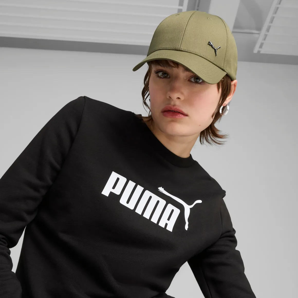 Cappellino verde militare con logo e chiusura con strappo Puma Ess Metal