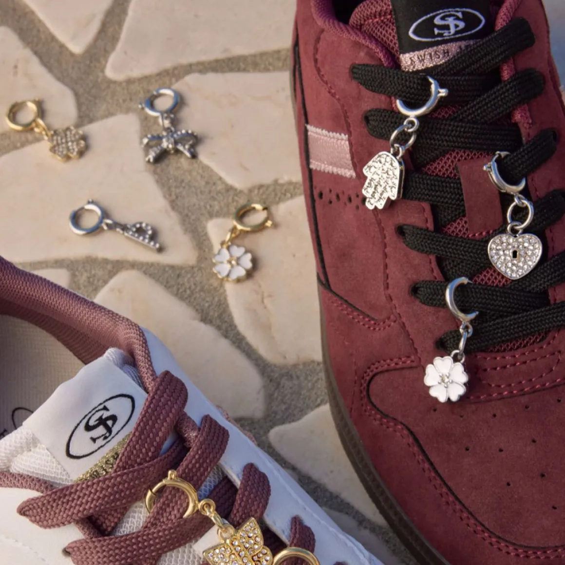 Charm Quadrifoglio bianco e argento decorazione scarpe Lora Ferres