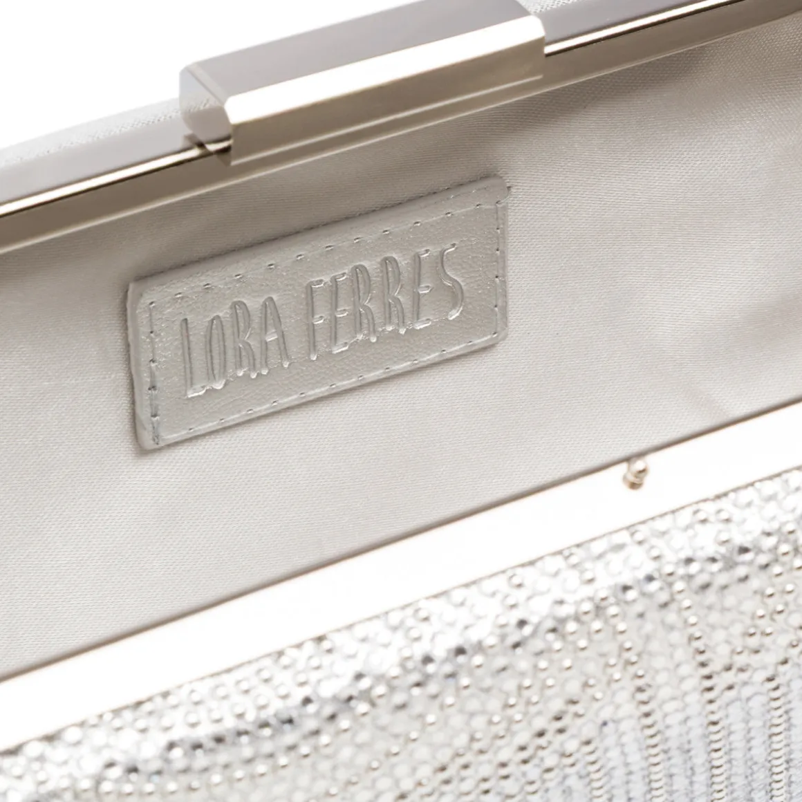 Clutch rigida Grigia da Donna con Strass frontali e chiusura a scatto Lora Ferres
