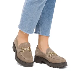 Mocassini chunky da donna beige in pelle scamosciata Primopiano