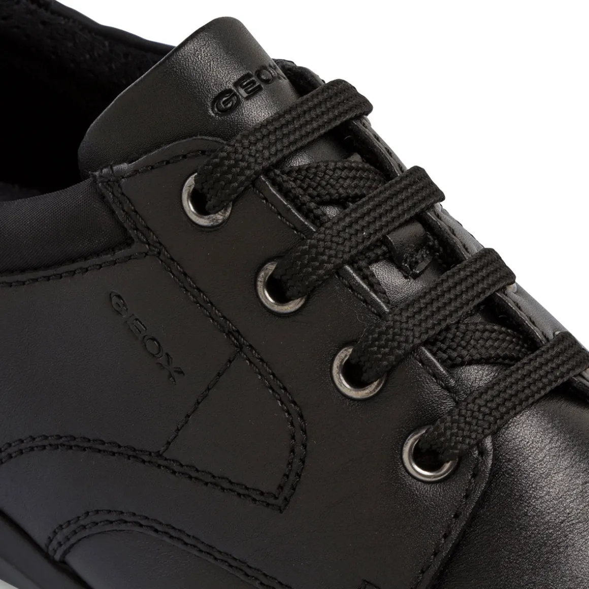 Scarpe casual da uomo nere con logo laterale Geox