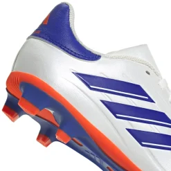 Scarpe da calcio da ragazzo bianche con dettagli blu e arancioni adidas Copa Pure 2 Club FXG