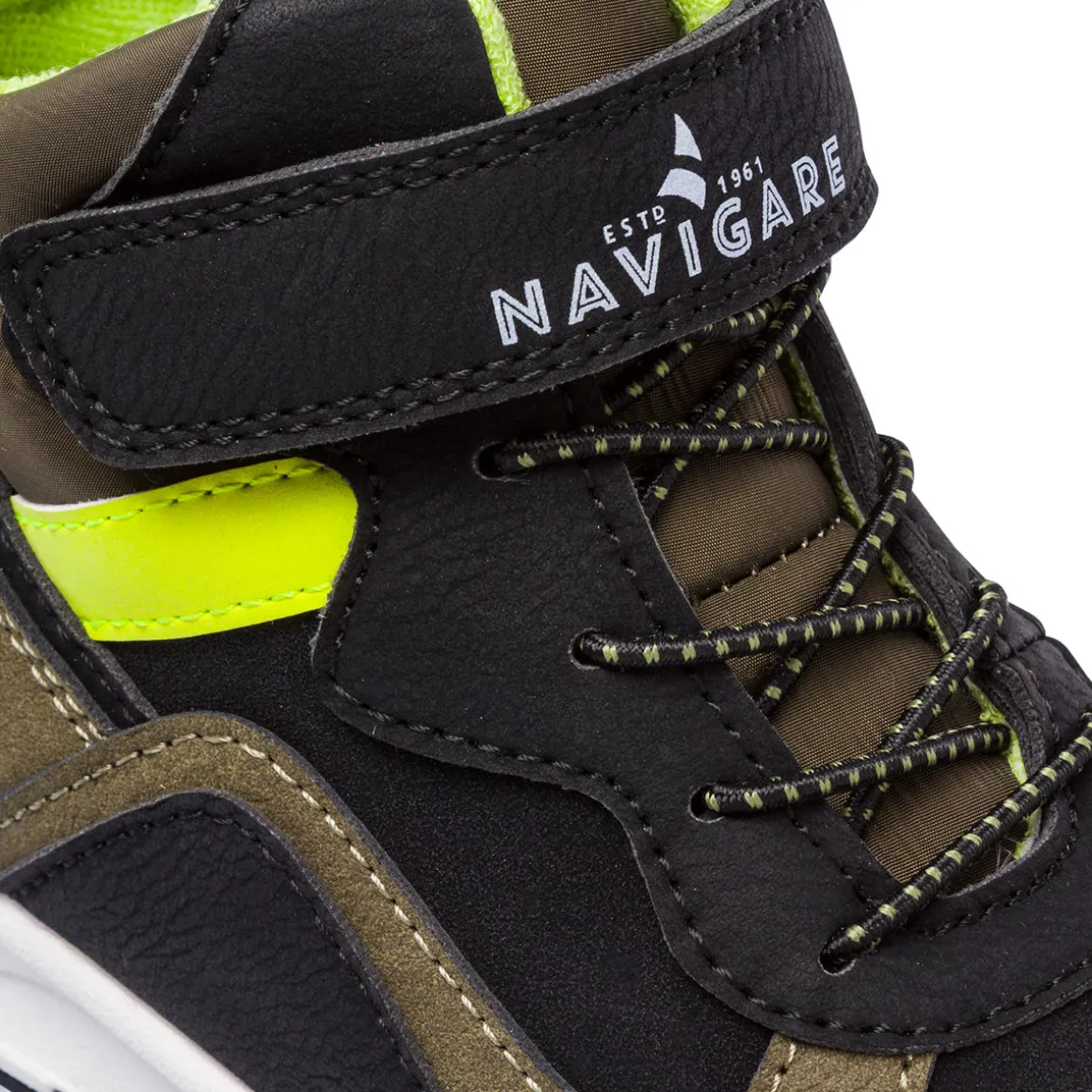 Sneakers alte blu e khaki da Bambino con strappo Navigare