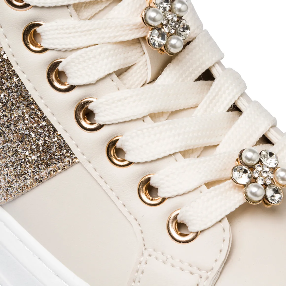 Sneakers alte da ragazza beige con dettagli glitter e fiori in metallo Dieci Baci