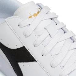 Sneakers bianche con dettaglio nero e oro da Ragazza Diadora