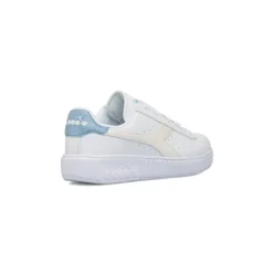 Sneakers bianche da bambina con dettaglio azzurro Diadora