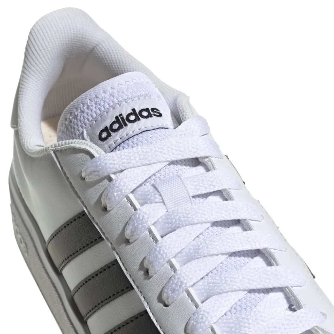 Sneakers bianche da donna con strisce a contrasto adidas Grand Court Base 2.0