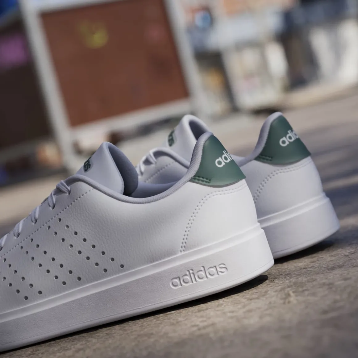 Sneakers bianche da Uomo adidas Advantage 2.0 con dettagli traforati