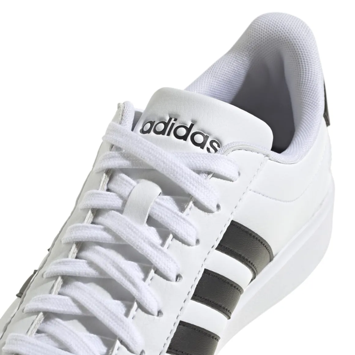 Sneakers casual da donna bianche con logo adidas Grand Court