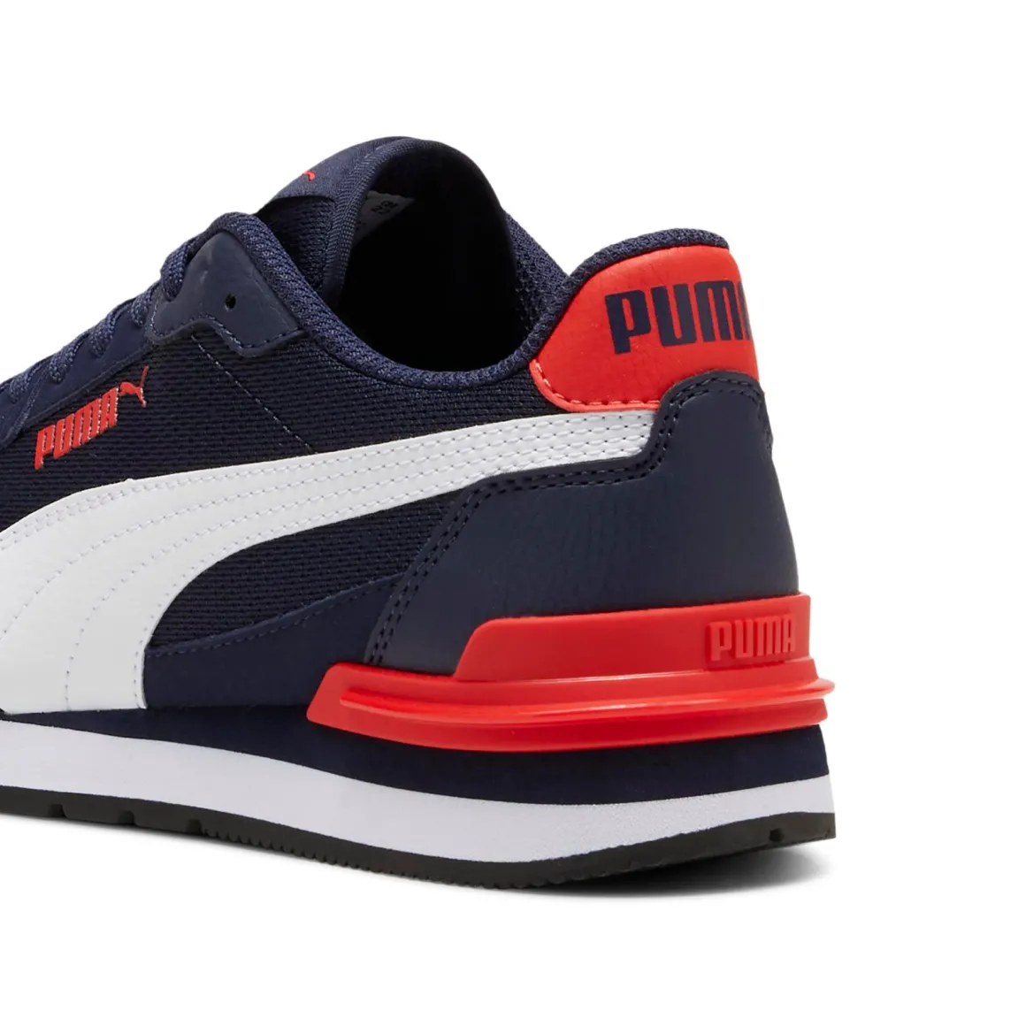 Sneakers da ragazzo blu in tessuto mesh con dettagli rossi Puma Runner V4 Mesh