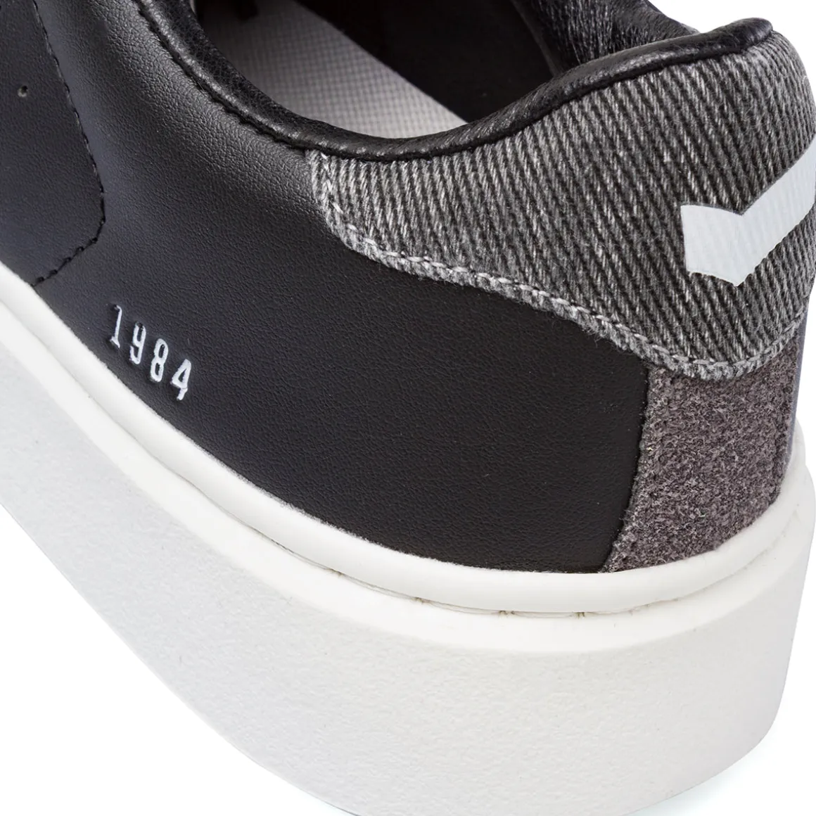 Sneakers da Uomo Nere con Suola Bianca Gas