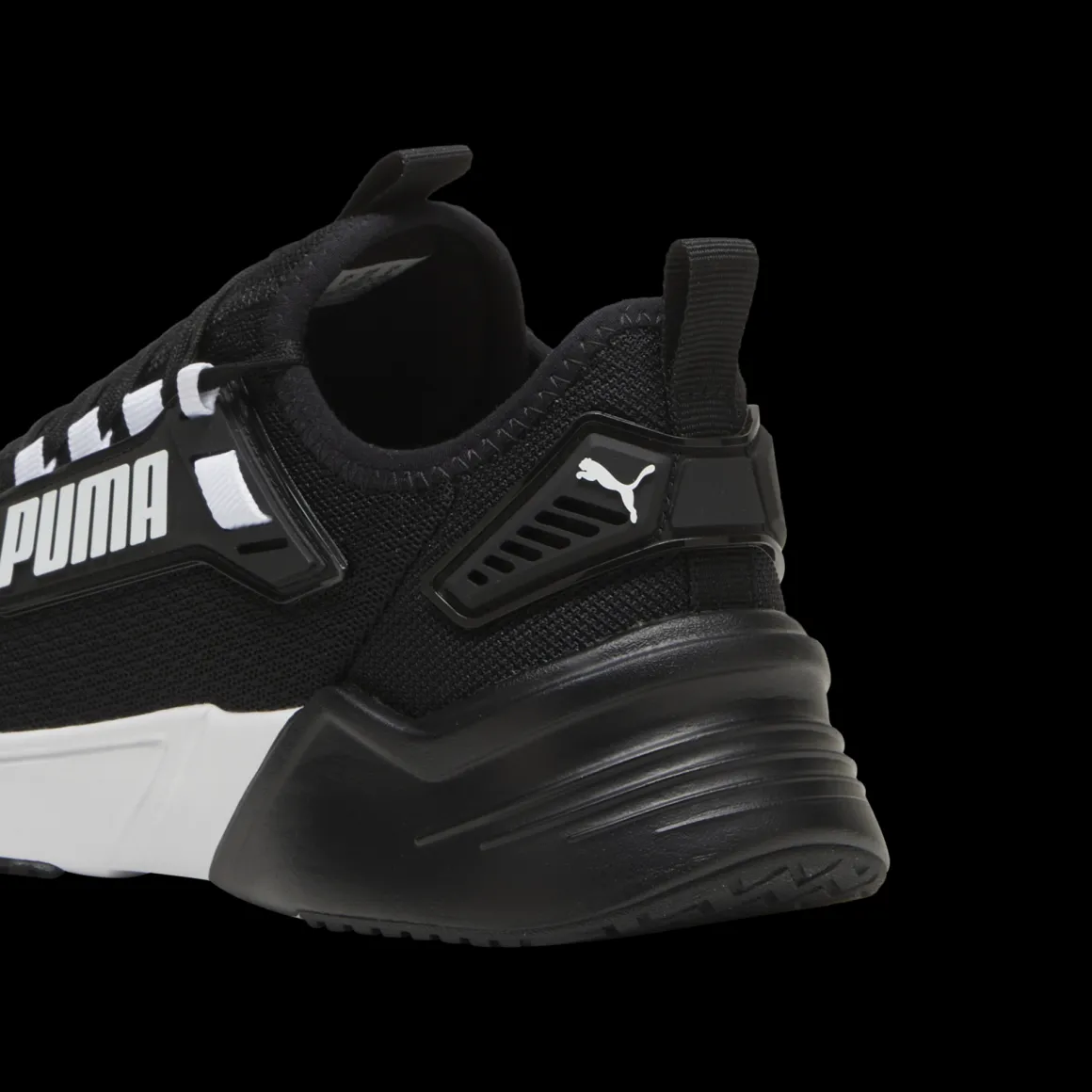 Sneakers da uomo nere e bianche con logo Puma Retaliate 3