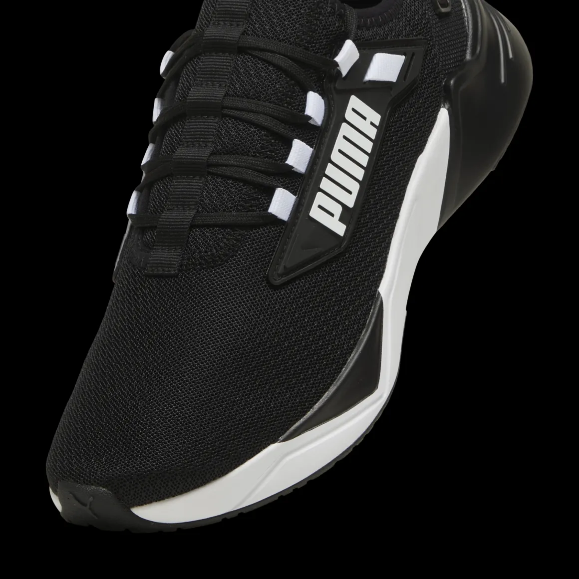Sneakers da uomo nere e bianche con logo Puma Retaliate 3