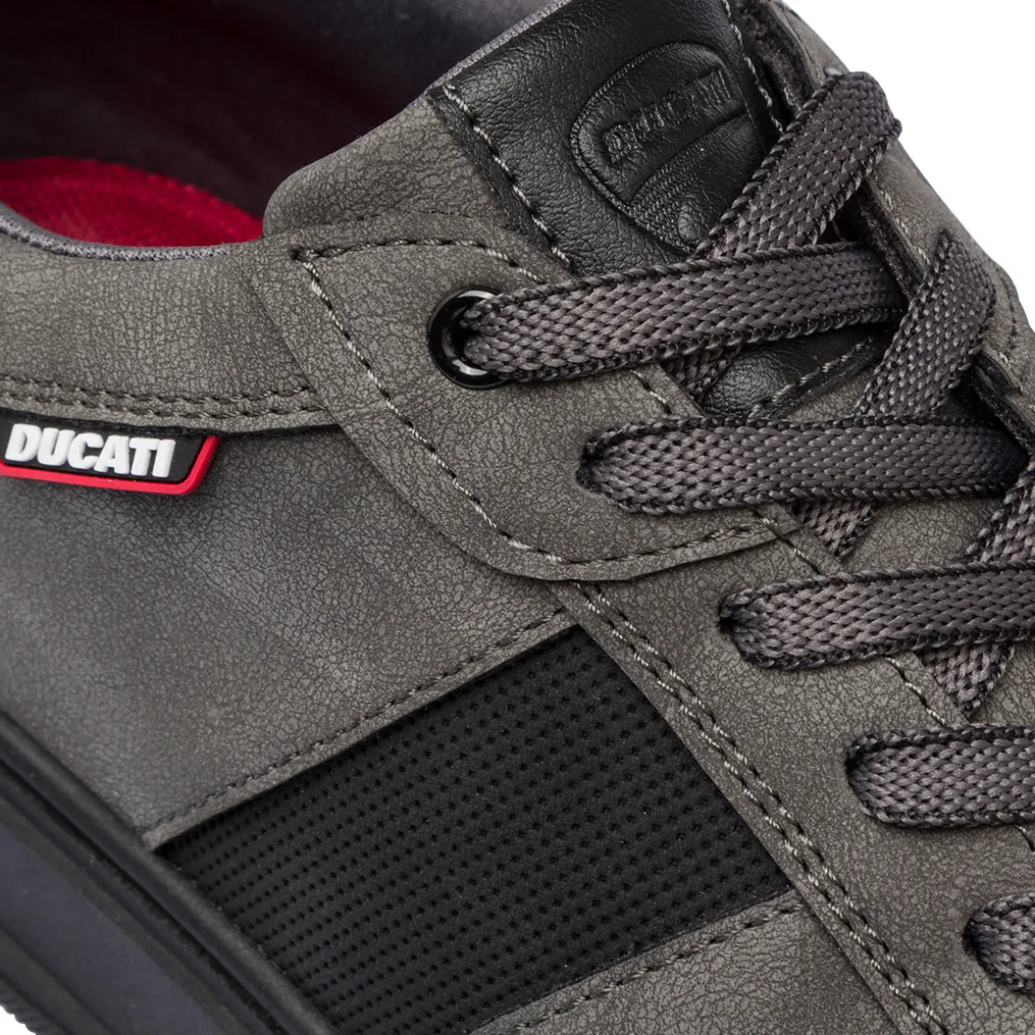 Sneakers grigie e nere da uomo con logo Ducati