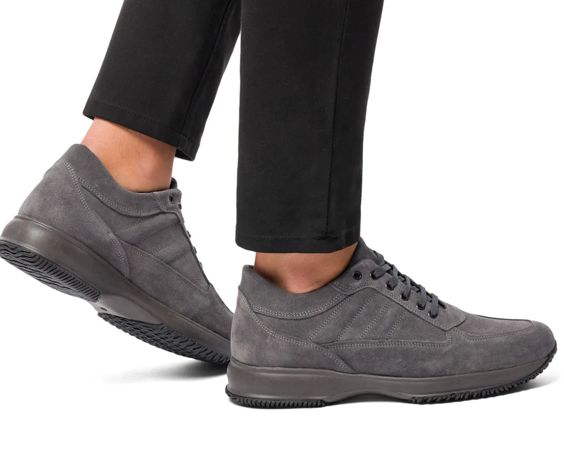 Sneakers grigie in pelle scamosciata da uomo Primopiano