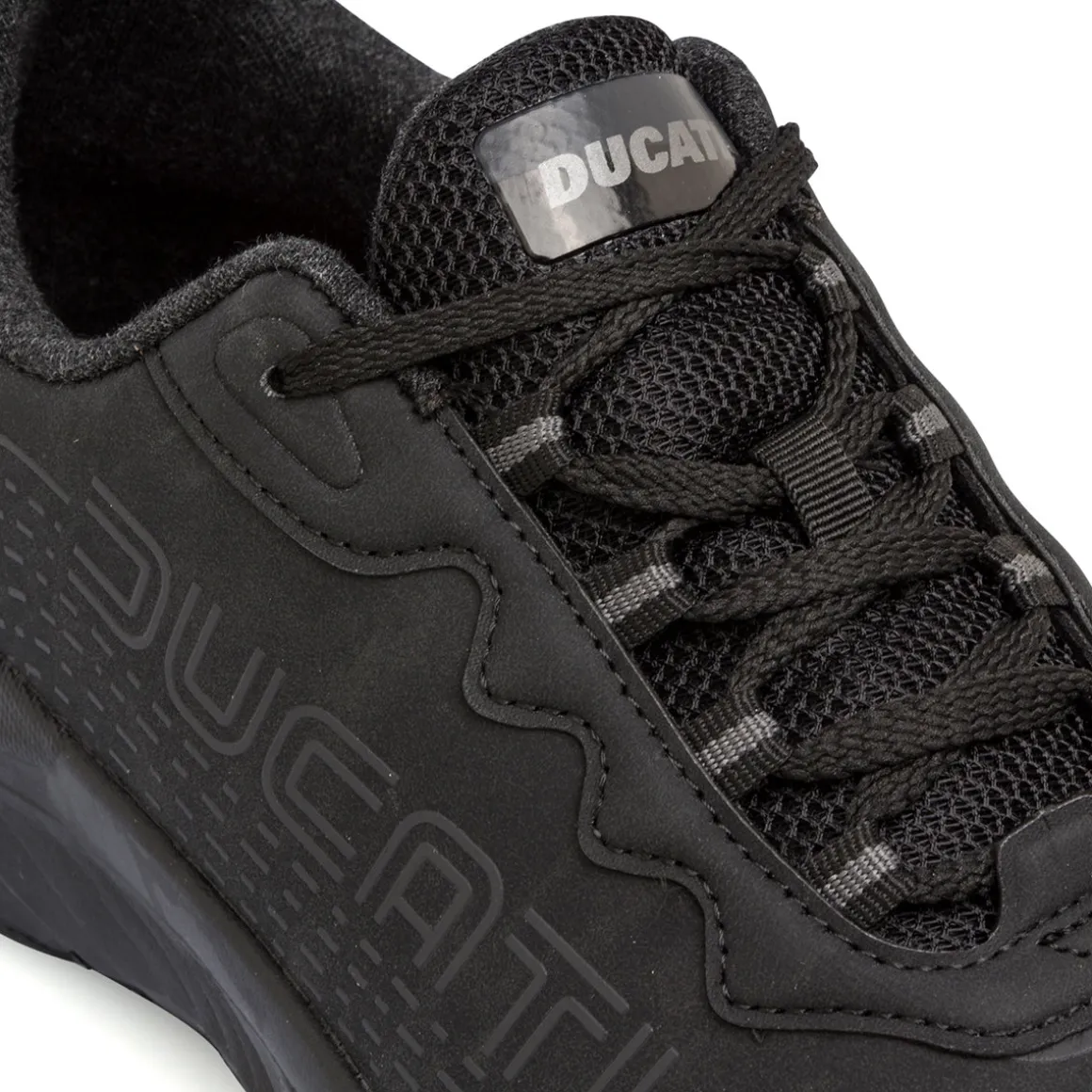 Sneakers nere da uomo con dettagli in rilievo e logo Ducati Rain