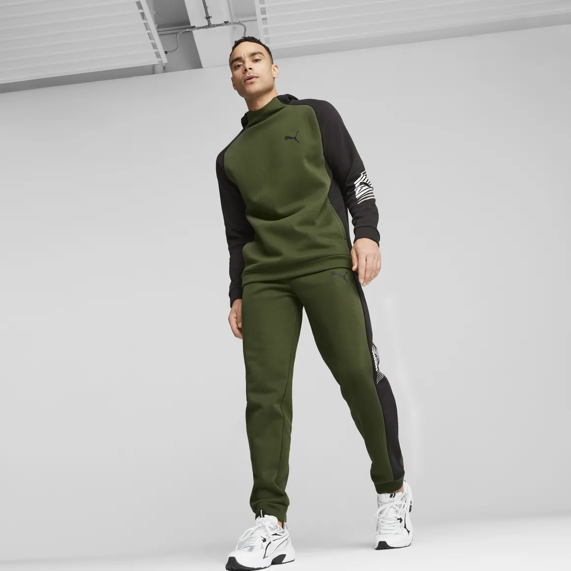 Sneakers Rétro bianche da uomo con dettagli argento e neri Puma Milenio Tech