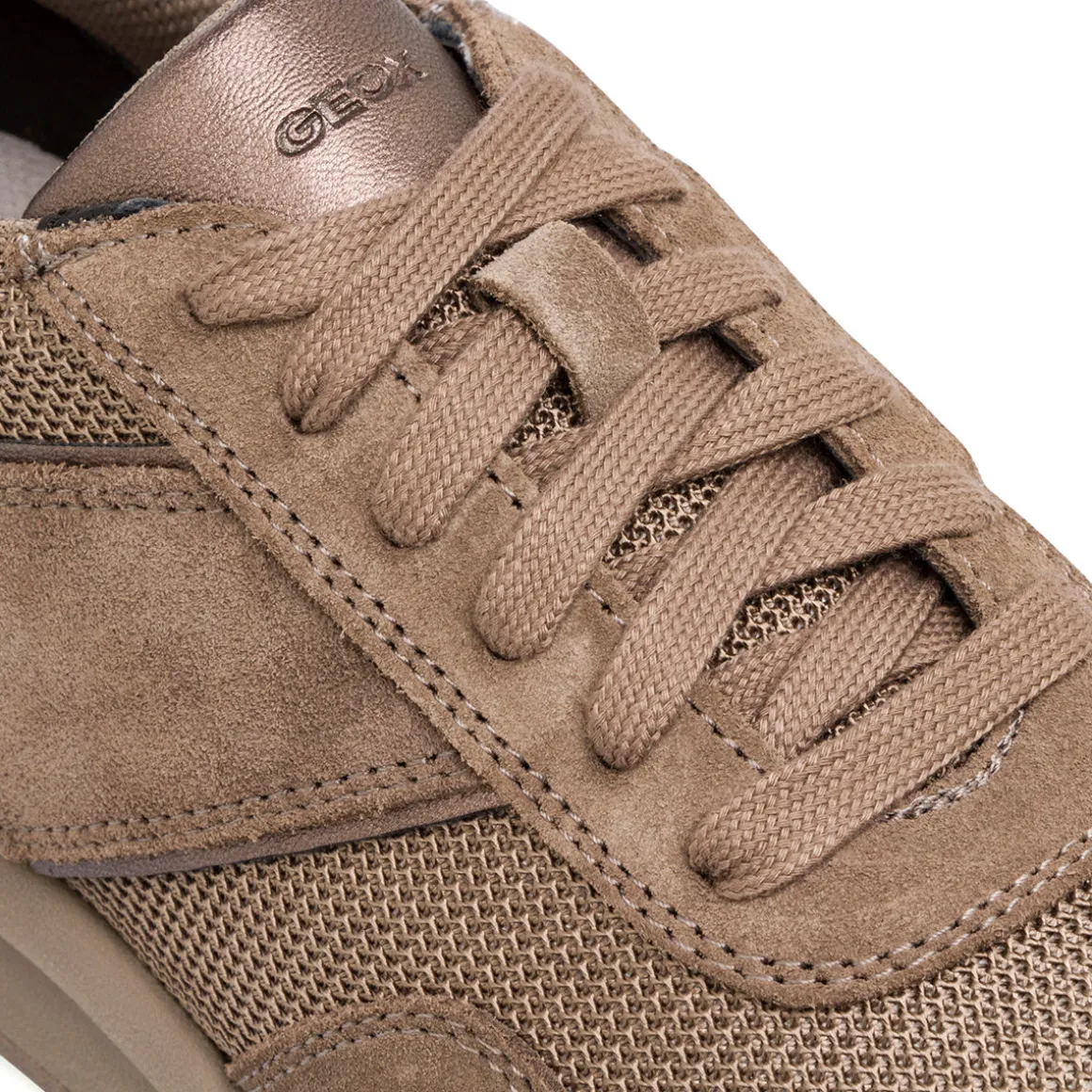 Sneakers traspiranti da donna in pelle taupe Geox