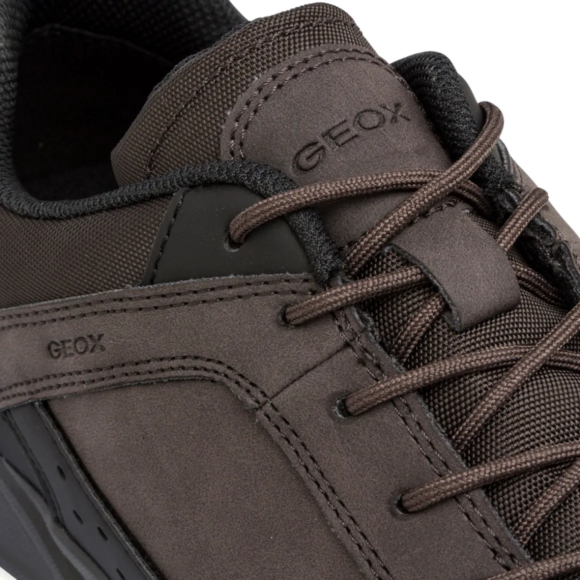 Sneakers traspiranti da uomo marroni con logo Geox