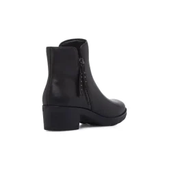 Stivaletti da donna neri con borchie laterali e chiusura zip P Soft