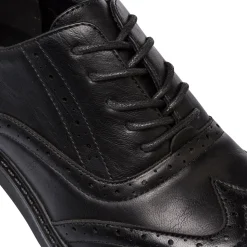 Stringate da donna nere con dettagli brogue con allacciature oxford Lora Ferres