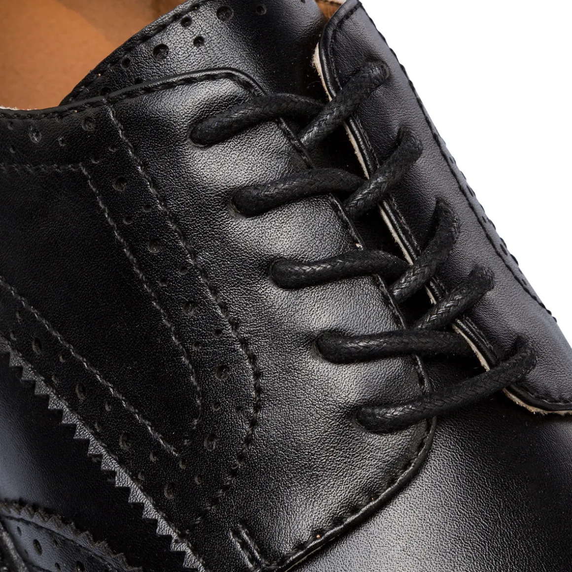 Stringate derby da uomo nere con dettagli brogue Riflessi Urbani