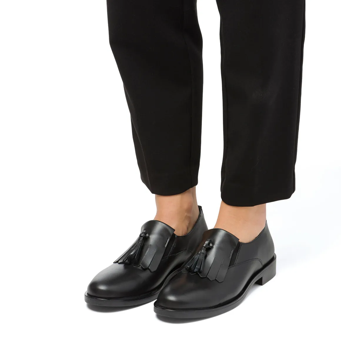 Stringate eleganti da donna neri con nappe P Essentials