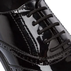 Stringate Oxford nere da Donna effetto vernice Lora Ferres