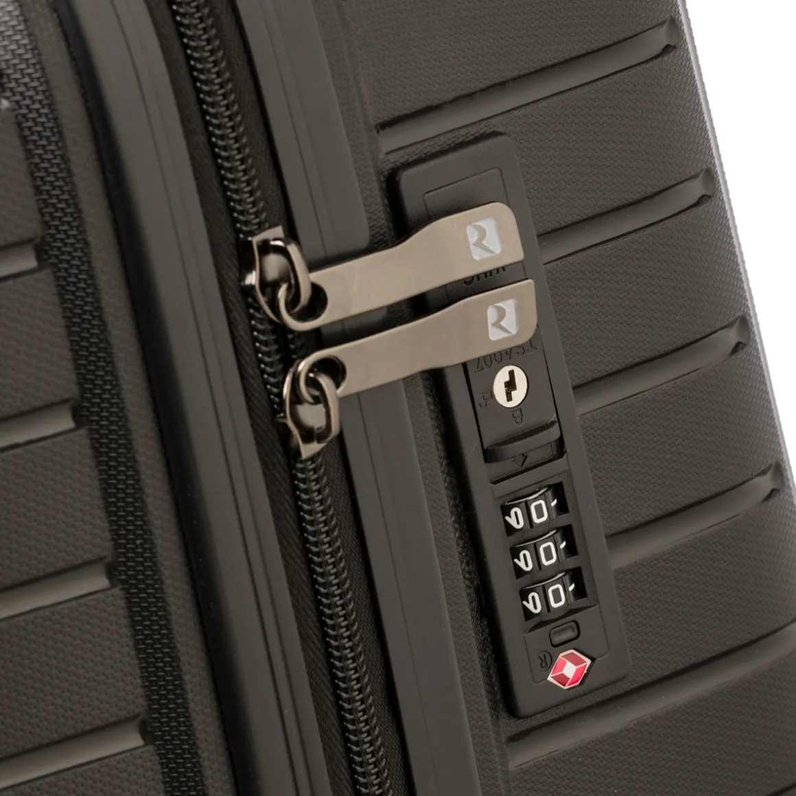 Trolley medio nero rigido in ABS Ciak Roncato Hexa