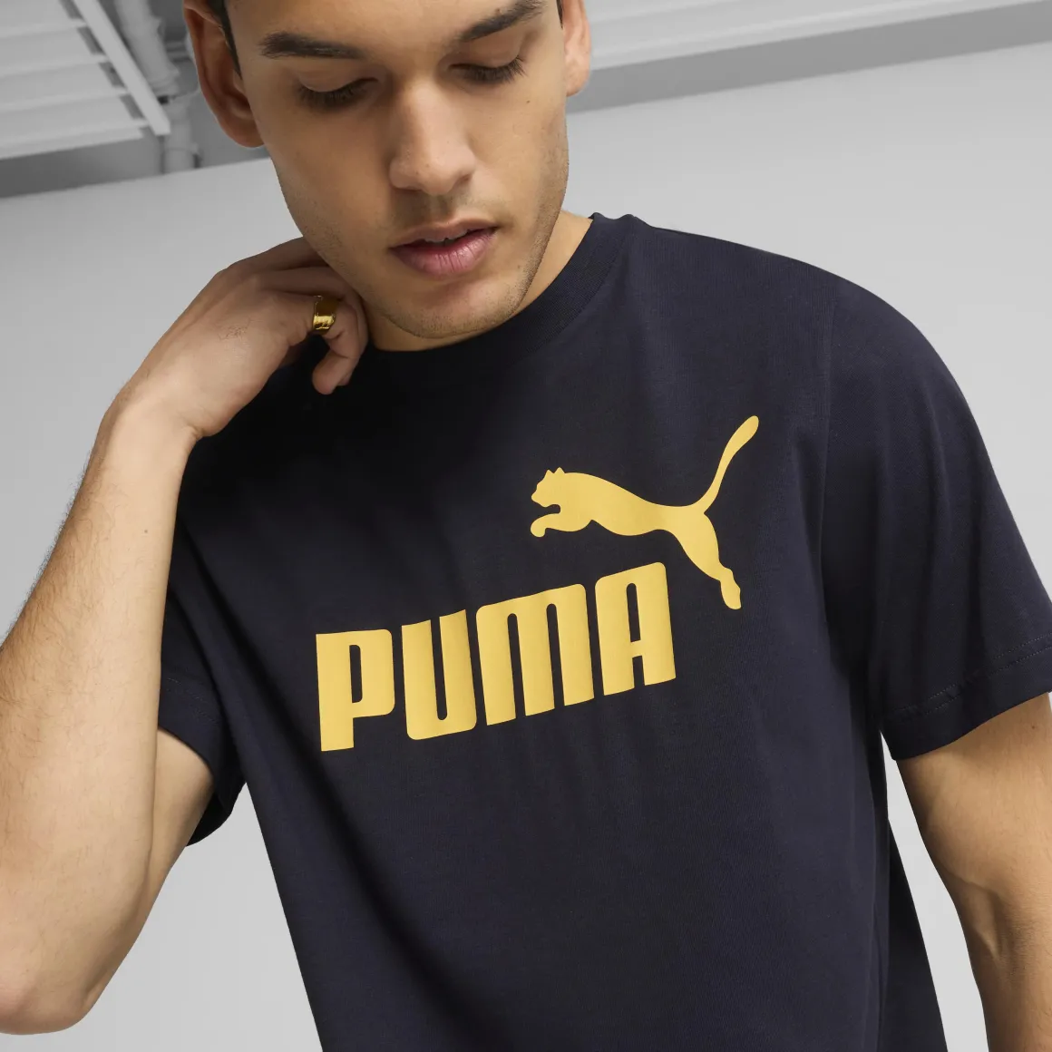 T-shirt blu da Uomo con logo frontale giallo Puma ESS No. 1