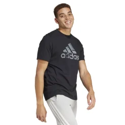 T-shirt nera da uomo con logo camouflage adidas Badge of Sport